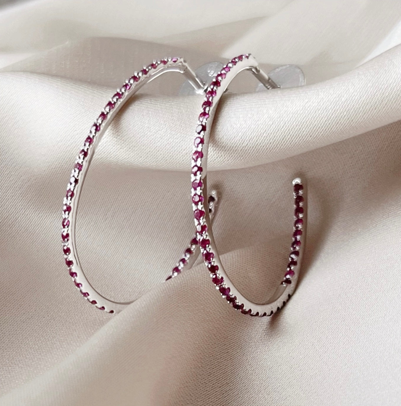 NUIT NOIR Ruby Oval Hoop Earring